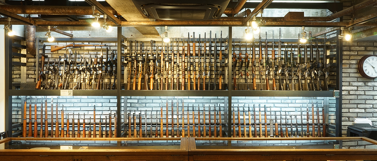 お店の雰囲気が伝わるイメージ画像（店内の風景や銃の集合写真など）
