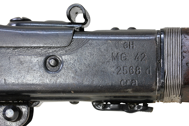 第二次大戦期 ドイツ軍 MG42 汎用機関銃の機関部のモデル名刻印およびメーカーコード刻印の詳細