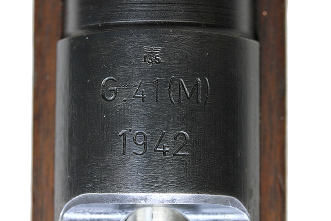 第二次大戦期 ドイツ軍 モーゼル Gew.41 (M) 自動小銃の薬室上面のモデル名刻印および製造年刻印の詳細