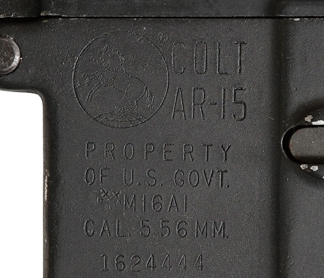 冷戦期 アメリカ軍 M16A1 自動小銃のマガジン・ハウジングの刻印の詳細