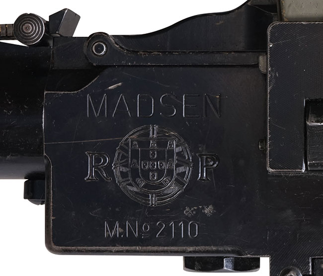 第二次大戦期 ポルトガル軍 ポルトガル マドセン m/940 軽機関銃の機関部のメーカー刻印およびポルトガル国章の詳細