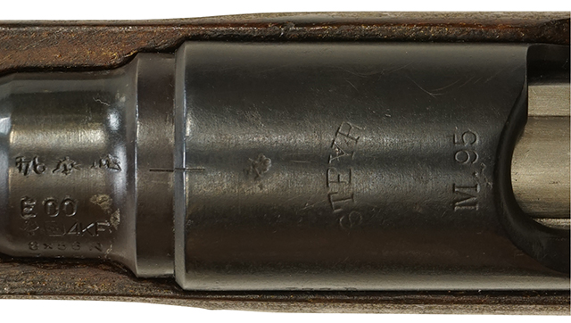 オーストリア ステアー・マンリッカー M95/30 騎兵銃の薬室及び機関部上面の刻印の詳細