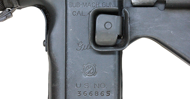 第二次大戦期 アメリカ軍 M3 グリースガン 短機関銃のマガジン・ハウジング左側面の刻印の詳細