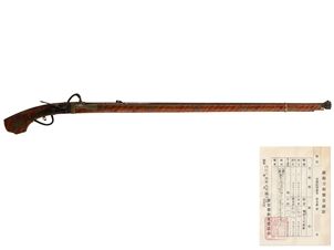 火縄銃型管打式 阿波三匁五分細筒 桐鳳凰図真鍮色絵象嵌 (銃砲刀剣類登録証付古式銃、在銘: 惣巻張 淡路国住人龍心子義次造之)