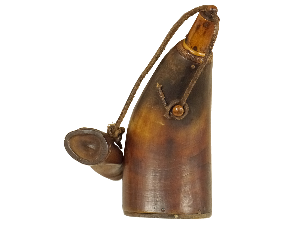 牛角製火薬入 (根付)(徳)(2)