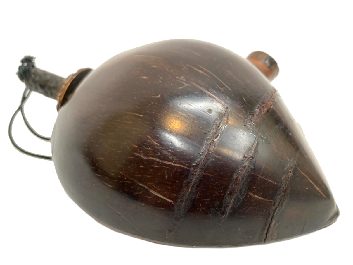 椎の実形火薬入れ (西)(14)