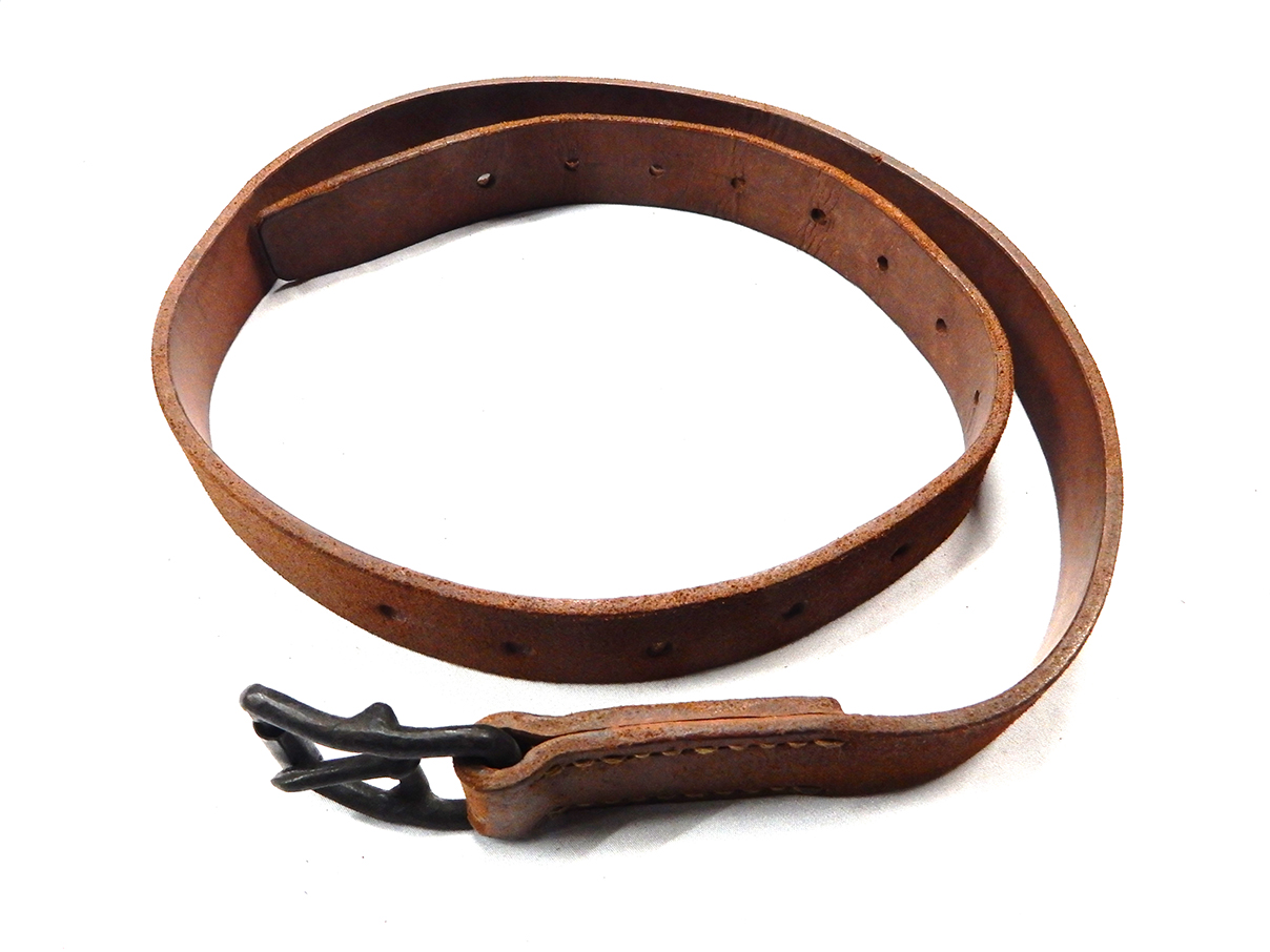 陸軍革ベルト (下士官兵用の革帯とは異なります)