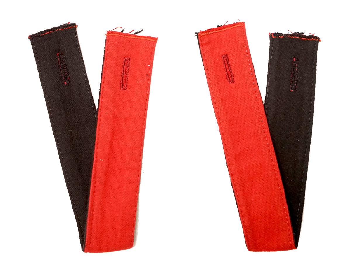 ドイツ軍 敵味方識別章 (赤黒色布製、複製品)