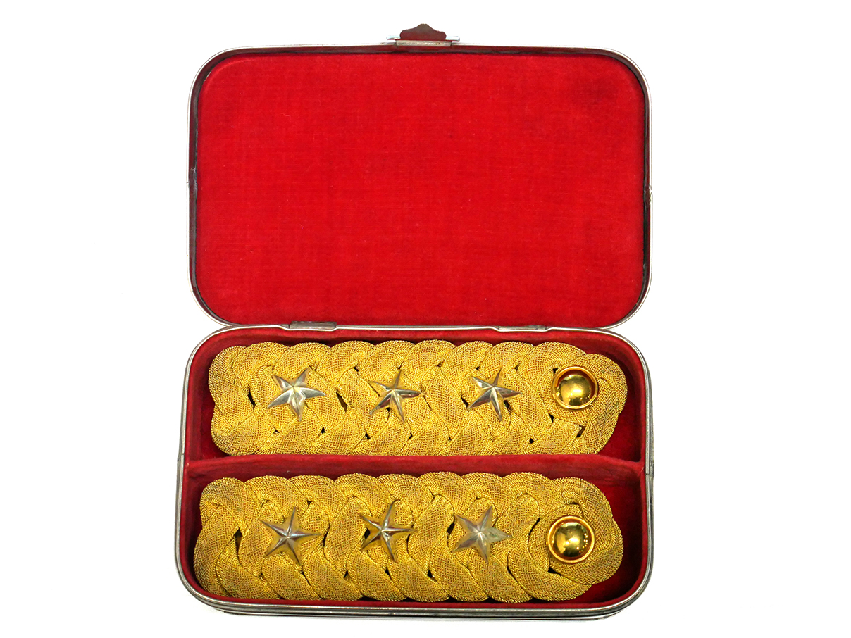 陸軍大尉正肩章 (大礼服用、クローム鍍金金属箱付)