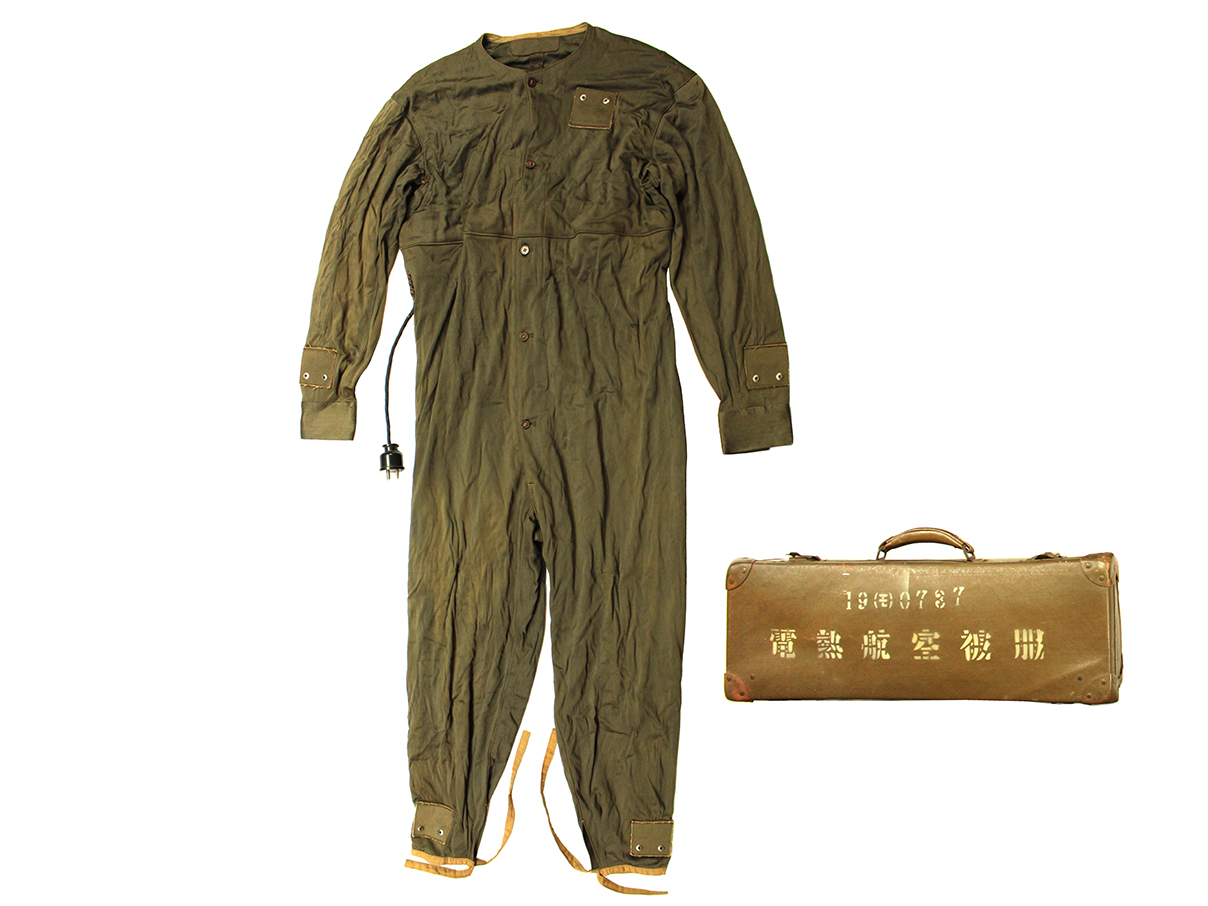 陸軍航空電熱服 (中号、昭和十八年製、大支検定、コンセント有) 専用収納鞄付