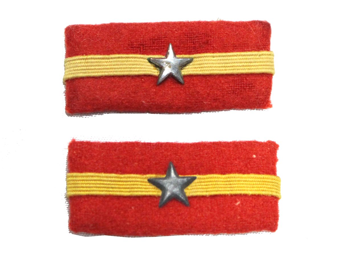 陸軍九八式伍長階級章