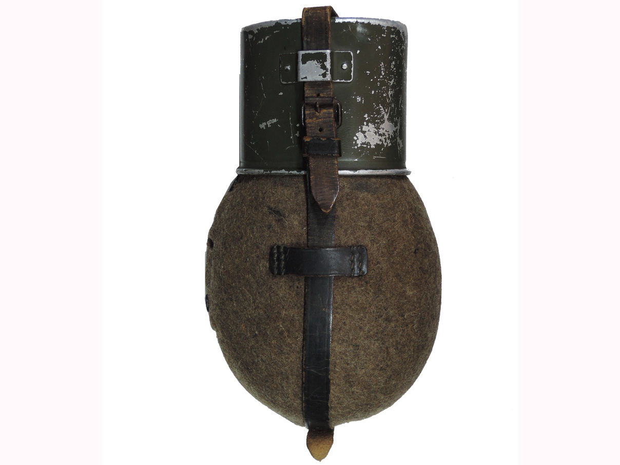 独軍水筒 (戦中型、フェルト製カバー)