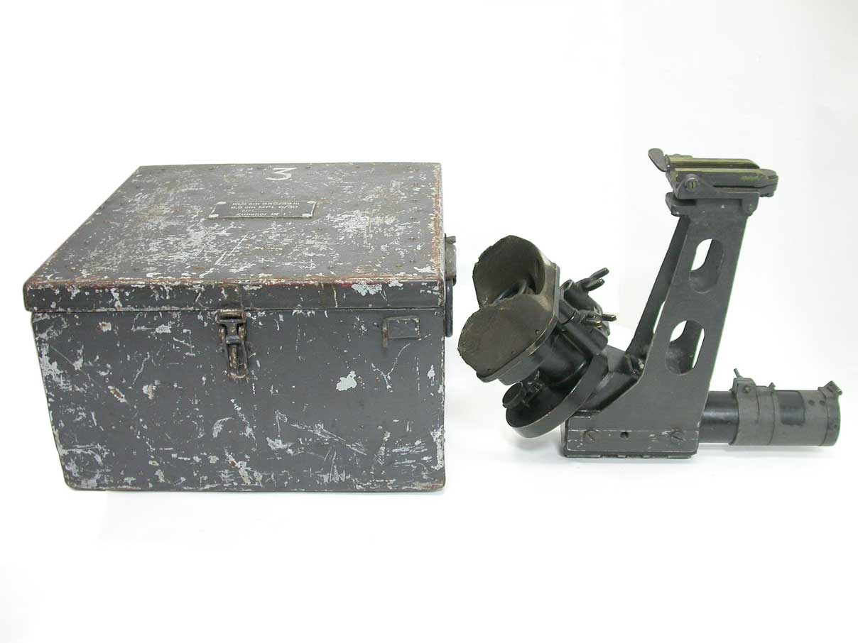 WWII 独海軍水雷艇10.5cm砲 光学照準器 (収納金属箱付)