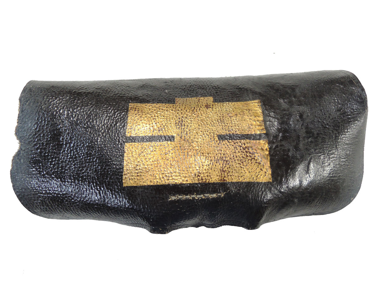 黒革製 弾薬盒 (土マーク) 【101】