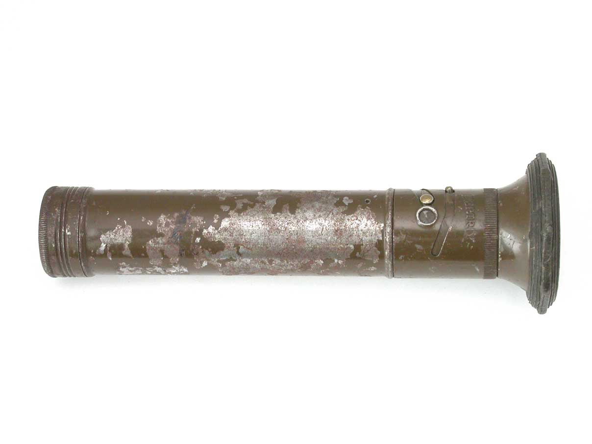 フラッシュ・ライト (懐中電燈、Pertrix社製)