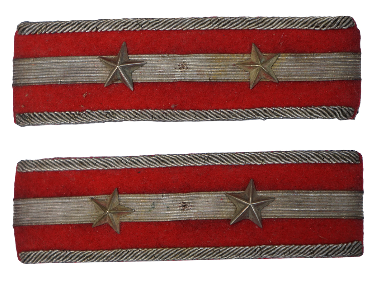 陸軍 (軍医)中尉相当官旧型肩章 (縦襟用)(2)