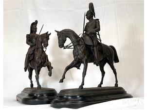 19世紀英仏近衛騎兵士官ブロンズ像 (一対)