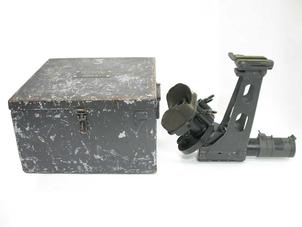 WWII 独海軍水雷艇10.5cm砲 光学照準器 (収納金属箱付)