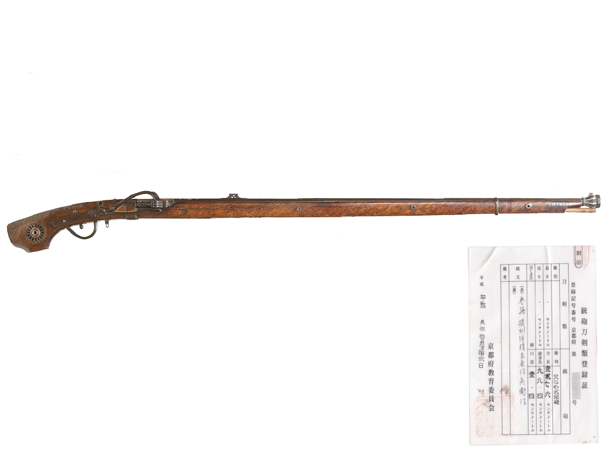 火縄銃 堺四匁細筒 「柏樹図」銀象嵌 (銃砲刀剣類登録証付古式銃、在銘: 巻張 摂州住榎並屋作兵衛作)(西)(44)