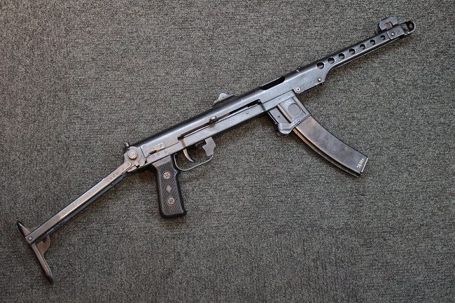 中国空挺部隊も愛用?「四三式短機関銃」