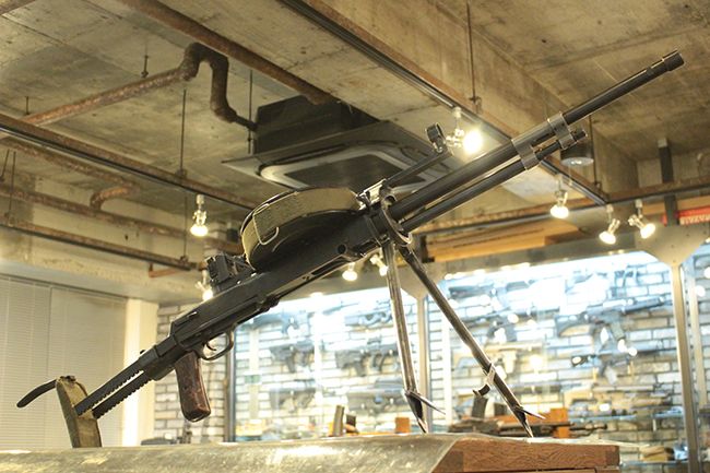 DT 車載機関銃のマガジン・キャッチ