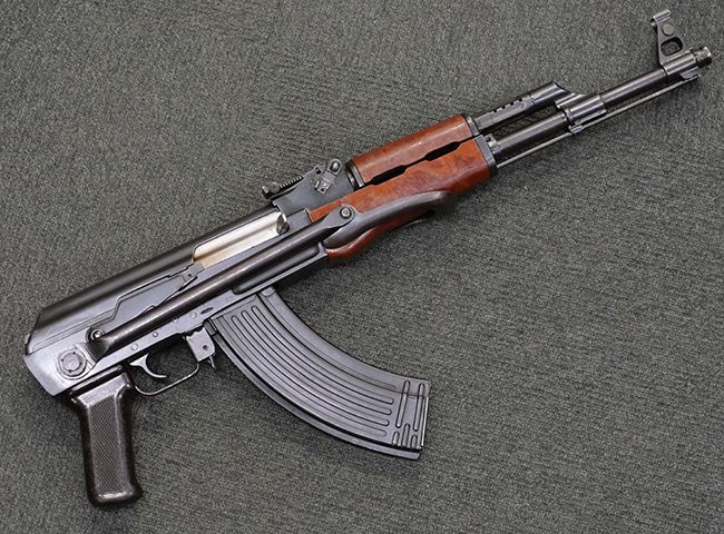 カザンラクより愛をこめて、ブルガリア AKS-47